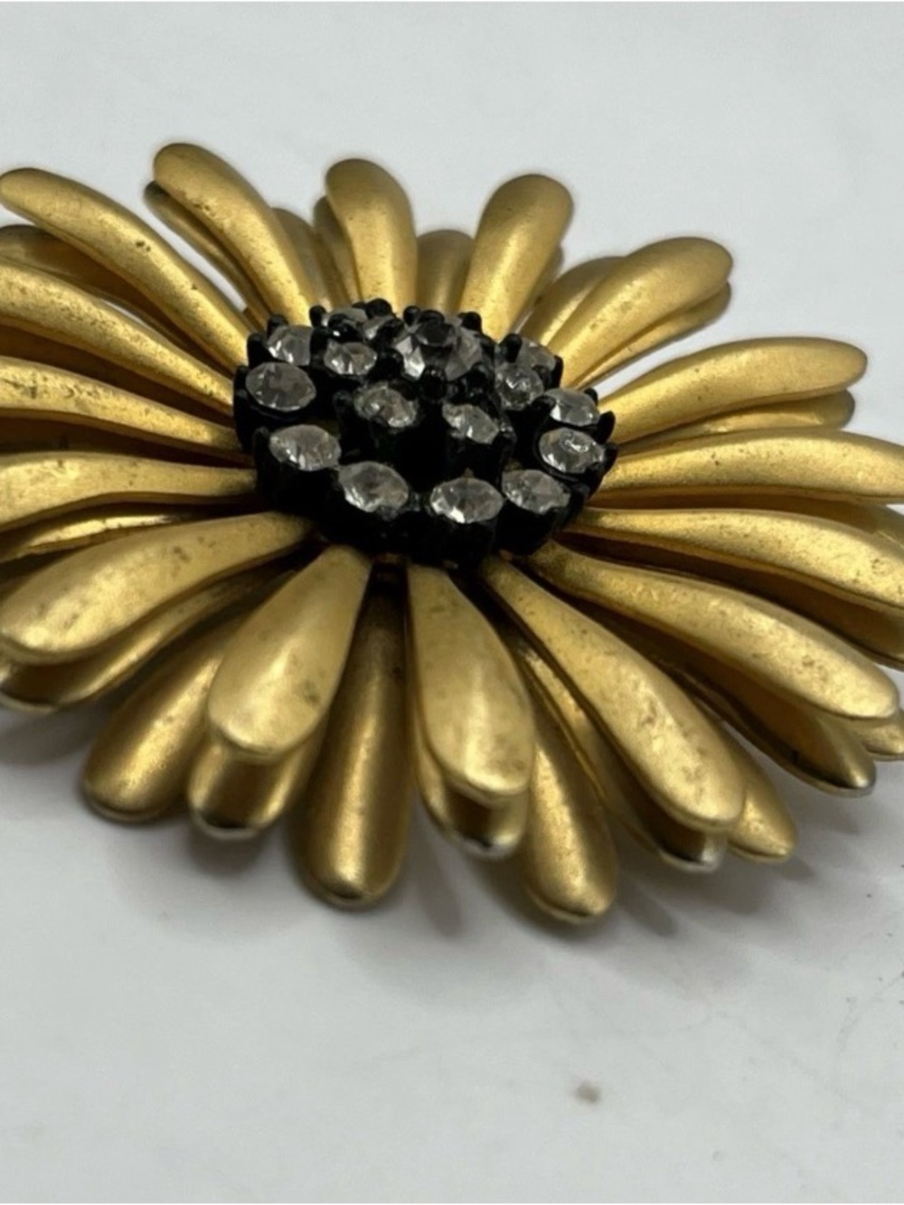 Vintage Enamel Gold Tone Flower Prong Set Rhinestone Brooch - Picture 4 of 7